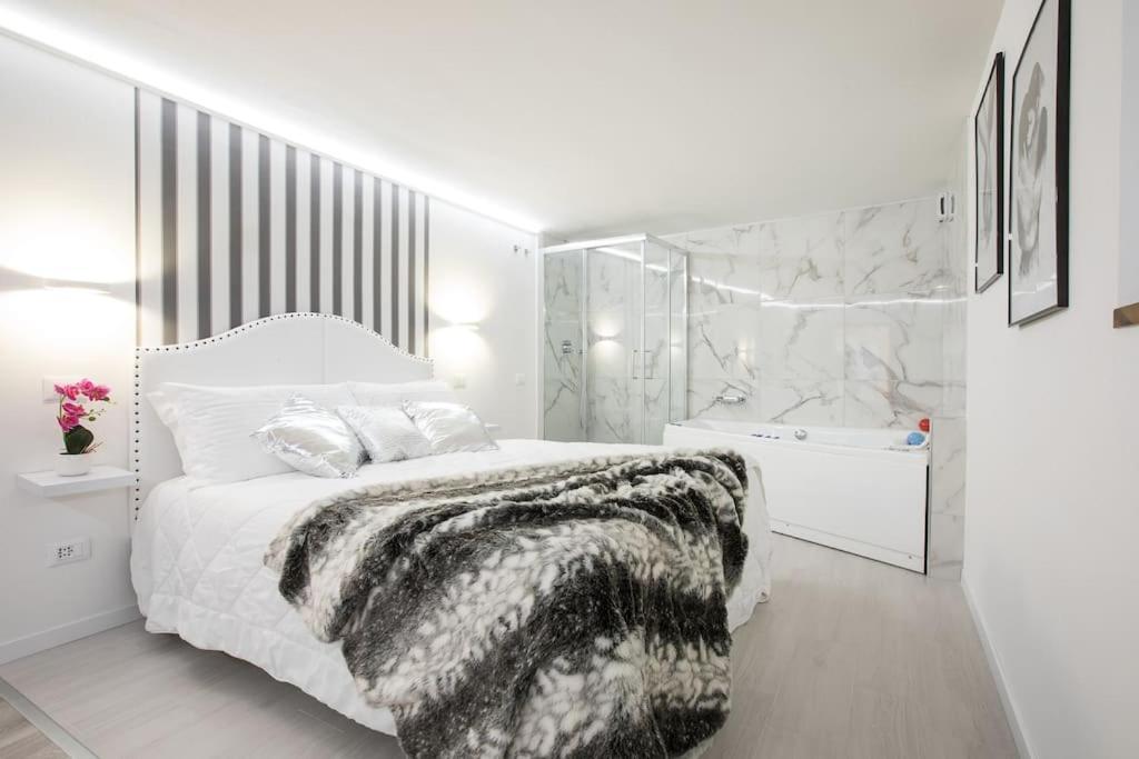 My Piazza Navona Jacuzzi Suite -Topcollection ローマ エクステリア 写真
